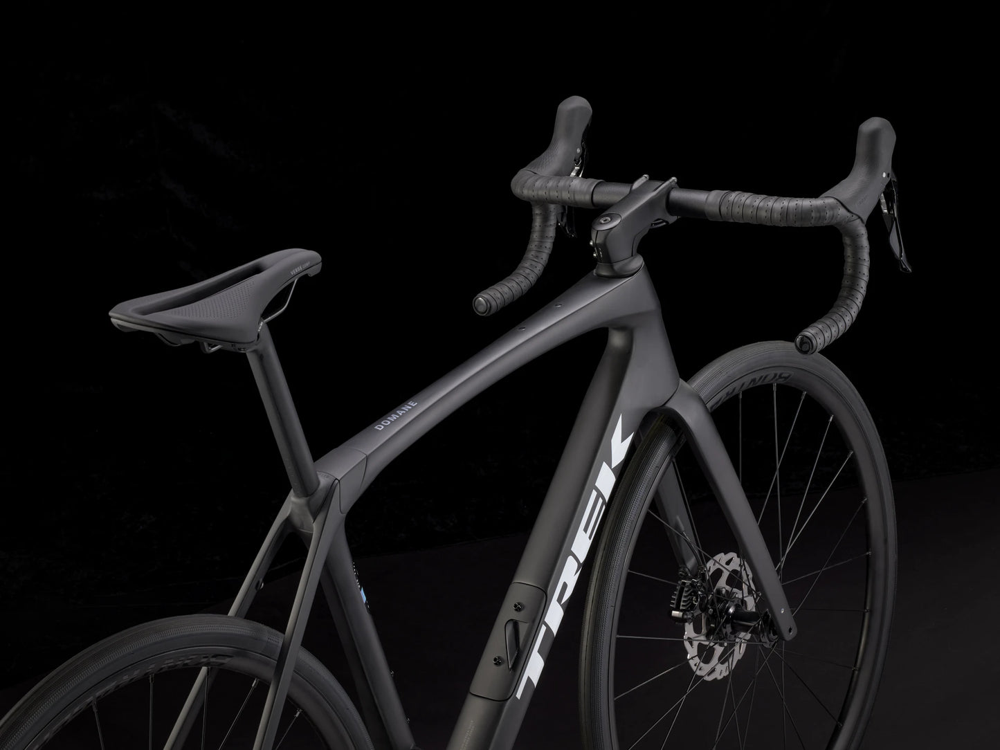 Vélo de route Trek Domane SL 5 Gen 4 en carbone