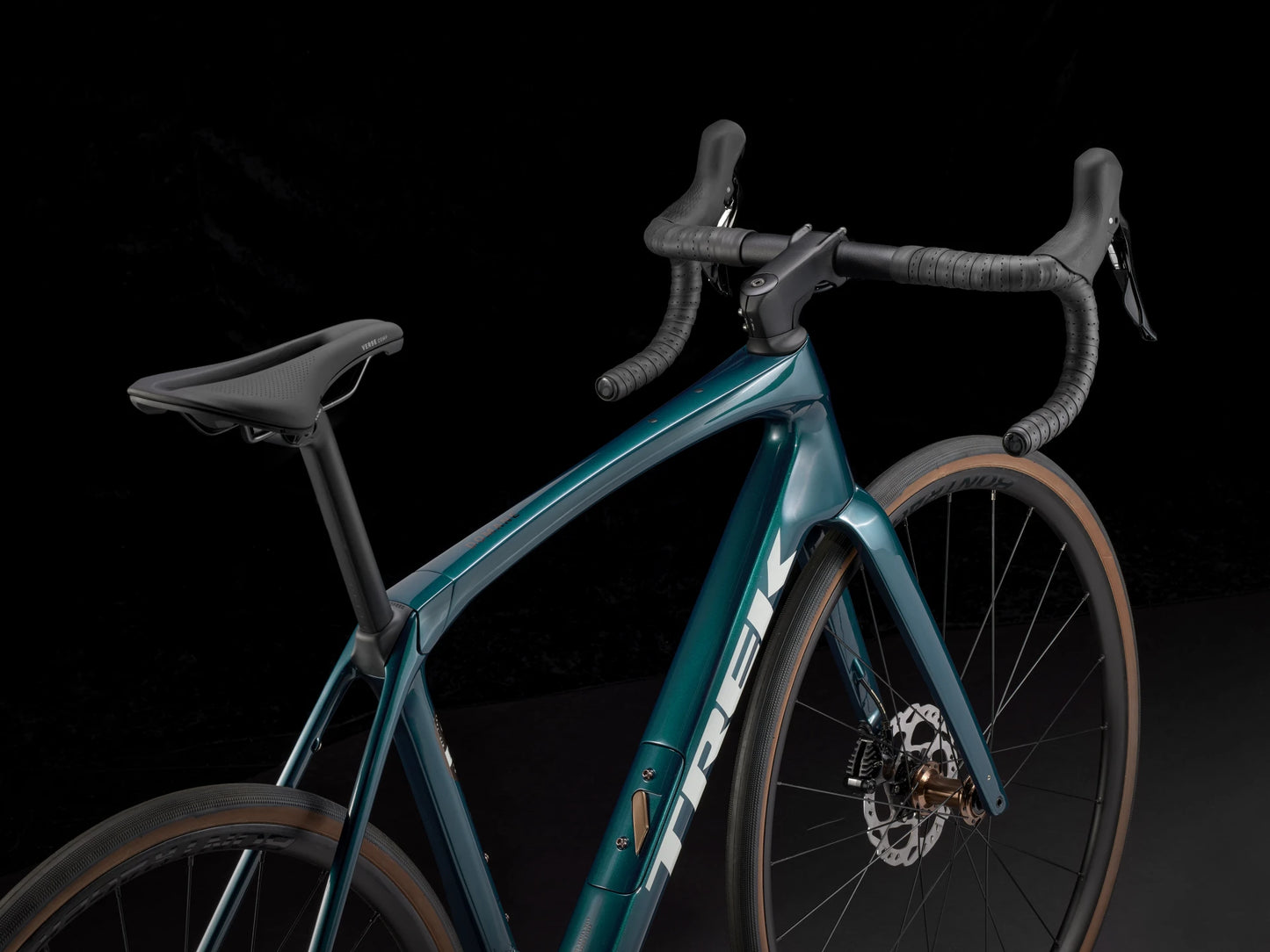 Vélo de route Trek Domane SL 5 Gen 4 en carbone