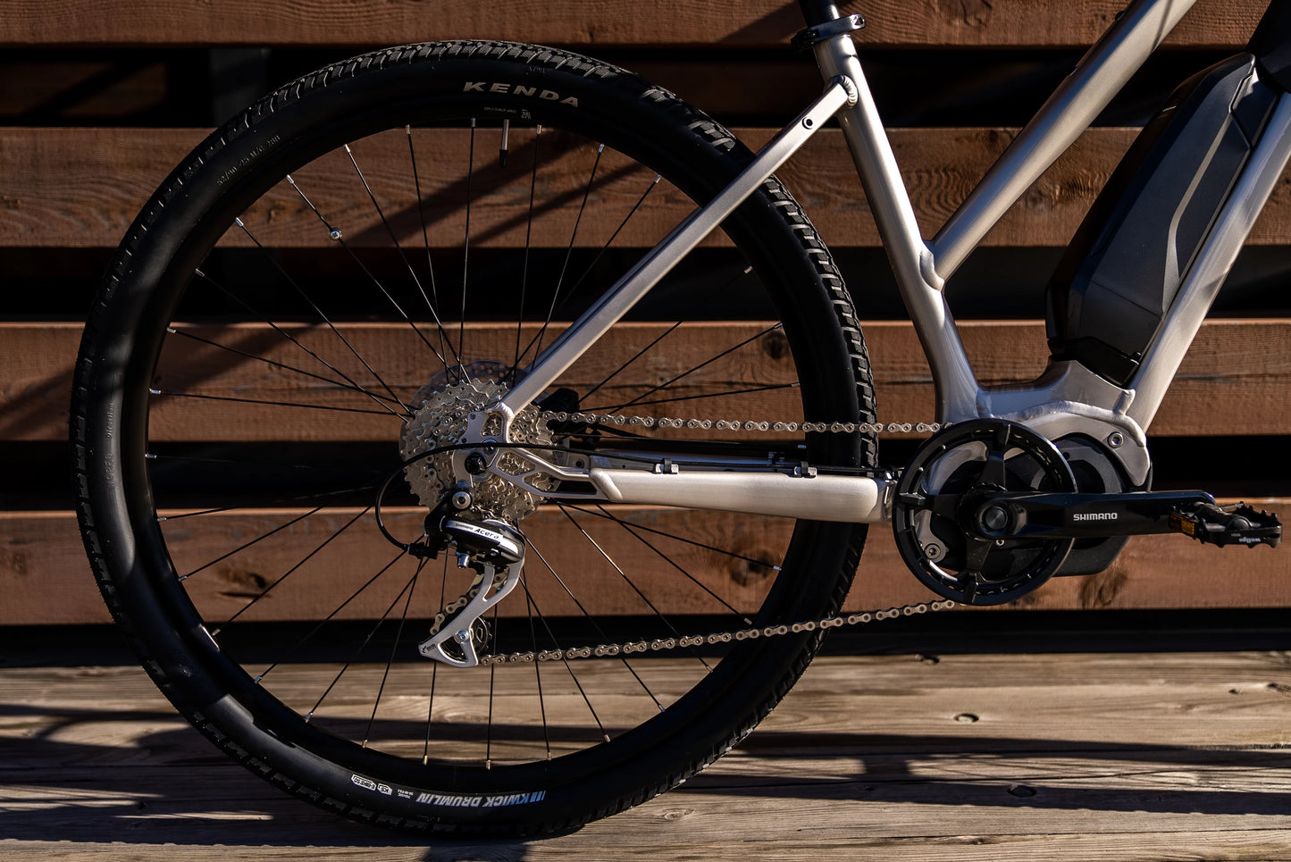 Vélo hybride électrique Devinci E-Milano E5000 8S