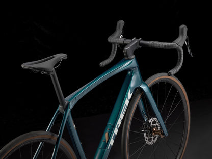 Vélo de route Trek Domane SL 5 Gen 4 en carbone