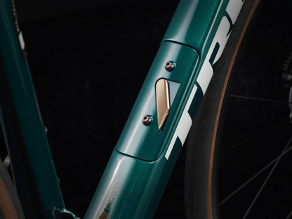 Vélo de route Trek Domane SL 5 Gen 4 en carbone