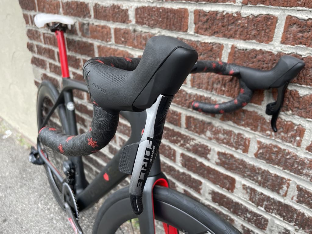 Vélo de route en carbone DeRosa Idol - Roues en carbone SRAM Force AXS/Vision SC55 TLR