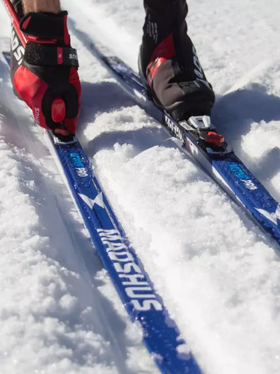 Madshus Active Skin Cross-Country Skis with Touring Automatic Bindings|Skis de Fond Skin Madshus Active avec des fixations Touring Automatic